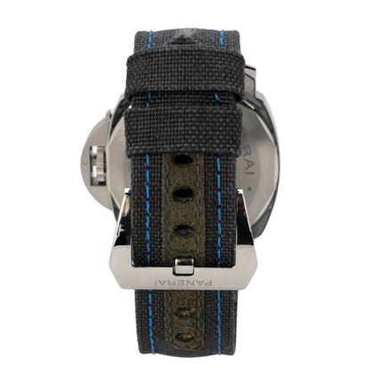 Panerai Luminor Base Logo Acciaio 44 PAM00774 Rückansicht des Textilarmbands mit blauer Ziernaht und Dornschließe.