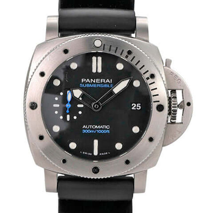 Panerai Luminor Submersible Automatic 42 PAM00973 mit satiniertem Edelstahlgehäuse und schwarzem Zifferblatt.
