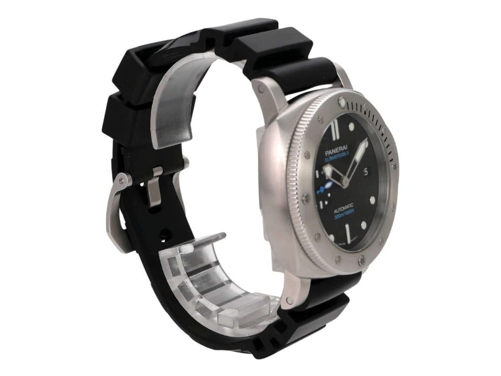 Panerai Luminor Submersible Automatic 42 PAM00973 Uhr mit schwarzem Kautschukband und satiniertem Edelstahlgehäuse.