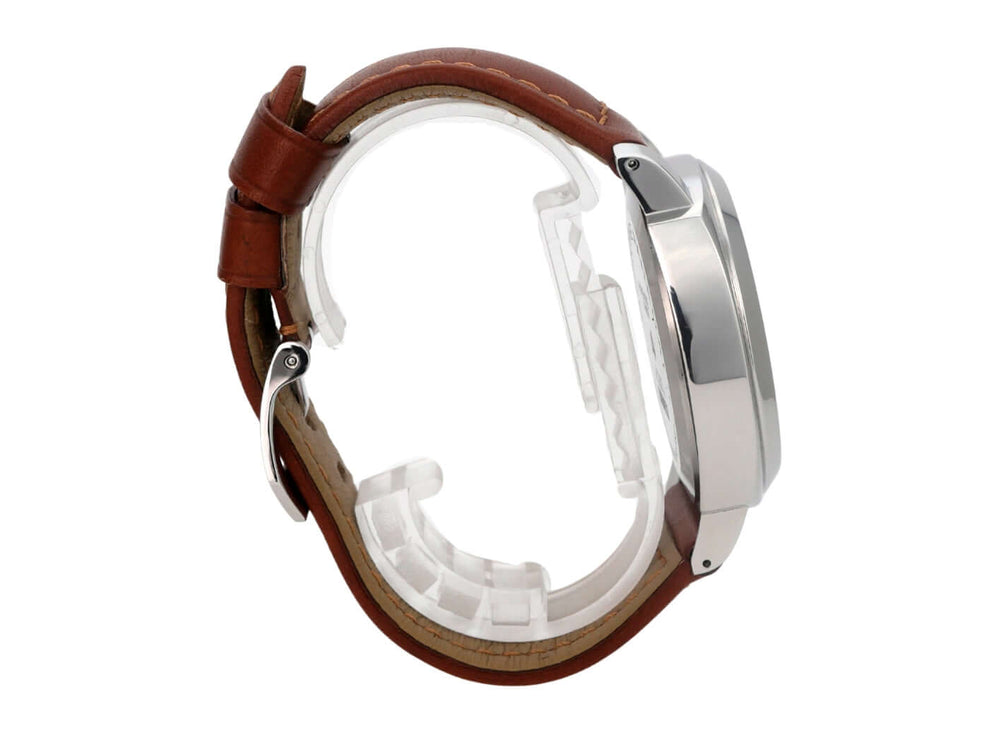 Panerai Luminor Marina Logo Acciaio PAM01005 seitliche Ansicht mit braunem Lederarmband und poliertem Edelstahlgehäuse.