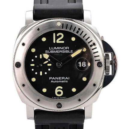 Panerai Luminor Submersible Automatic Acciaio 44 PAM01024 Uhr mit schwarzem Zifferblatt und Kautschukband.