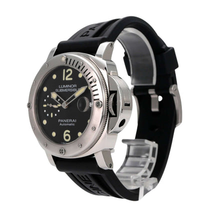 Panerai Luminor Submersible Automatic Acciaio 44 PAM01024 mit schwarzem Zifferblatt und Kautschukband.
