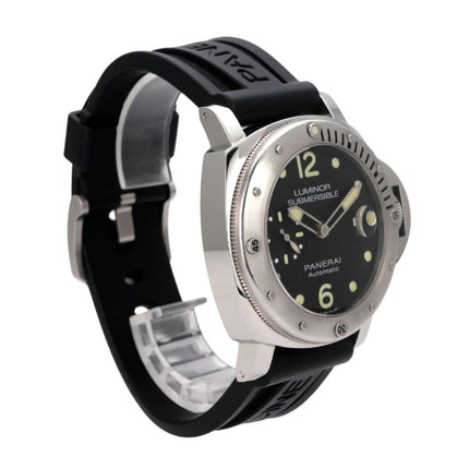 Panerai Luminor Submersible Automatic Acciaio 44 PAM01024 mit schwarzem Kautschukband und poliertem Edelstahlgehäuse.