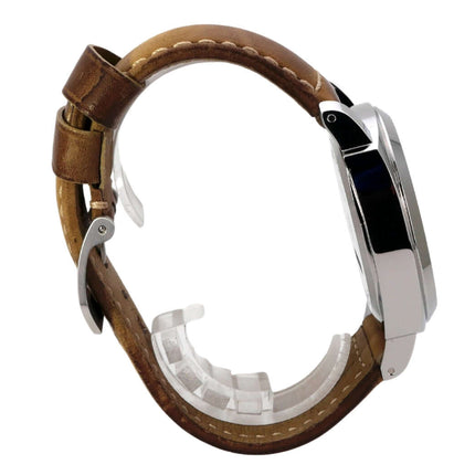 Panerai Luminor Base Logo 44 PAM01086 Edelstahl Gehäuse, braunes Lederarmband, seitliche Ansicht.
