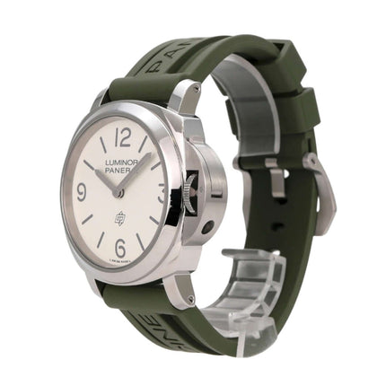 Panerai Luminor Base Logo 44 PAM01087 Uhr mit grünem Kautschukband und weißem Zifferblatt.