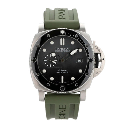 Panerai Submersible QuarantaQuattro PAM01288 mit grünem Kautschukband, schwarzem Zifferblatt und automatischem Uhrwerk.