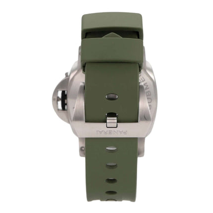 Panerai Submersible QuarantaQuattro PAM01288 mit grünem Kautschukband, sichtbare Rückansicht der Uhr.