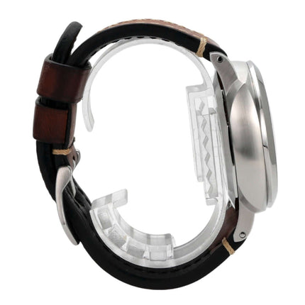 Seitenansicht der Panerai Luminor Marina 1950 PAM01312 mit braunem Lederarmband und Edelstahlgehäuse.