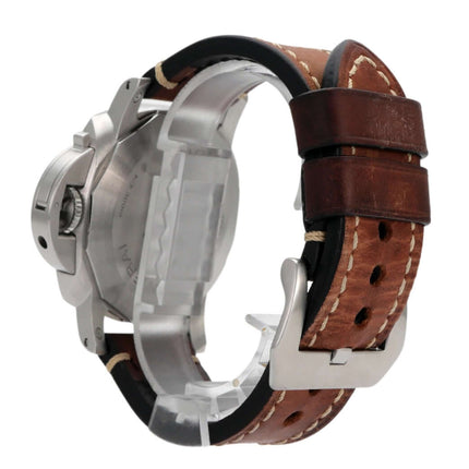Panerai Luminor Marina 1950 PAM01312 Uhr mit braunem Lederarmband und Edelstahl-Schließe, seitliche Ansicht.