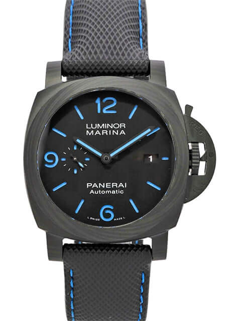 Panerai Luminor Marina 44 Carbotech PAM01661, schwarzes Zifferblatt, fluoreszierende Zahlen, schwarzes Textilarmband.