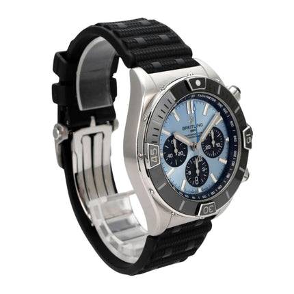 Breitling Super Chronomat B01 44 Chronograph PB0136251C1S1 mit eisblauem Zifferblatt und schwarzem Kautschukband