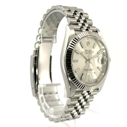 Rolex Datejust 41 Edelstahl Weißgold 126334 mit silbernem Zifferblatt und Jubiläumband aus Edelstahl, Modell 2020.