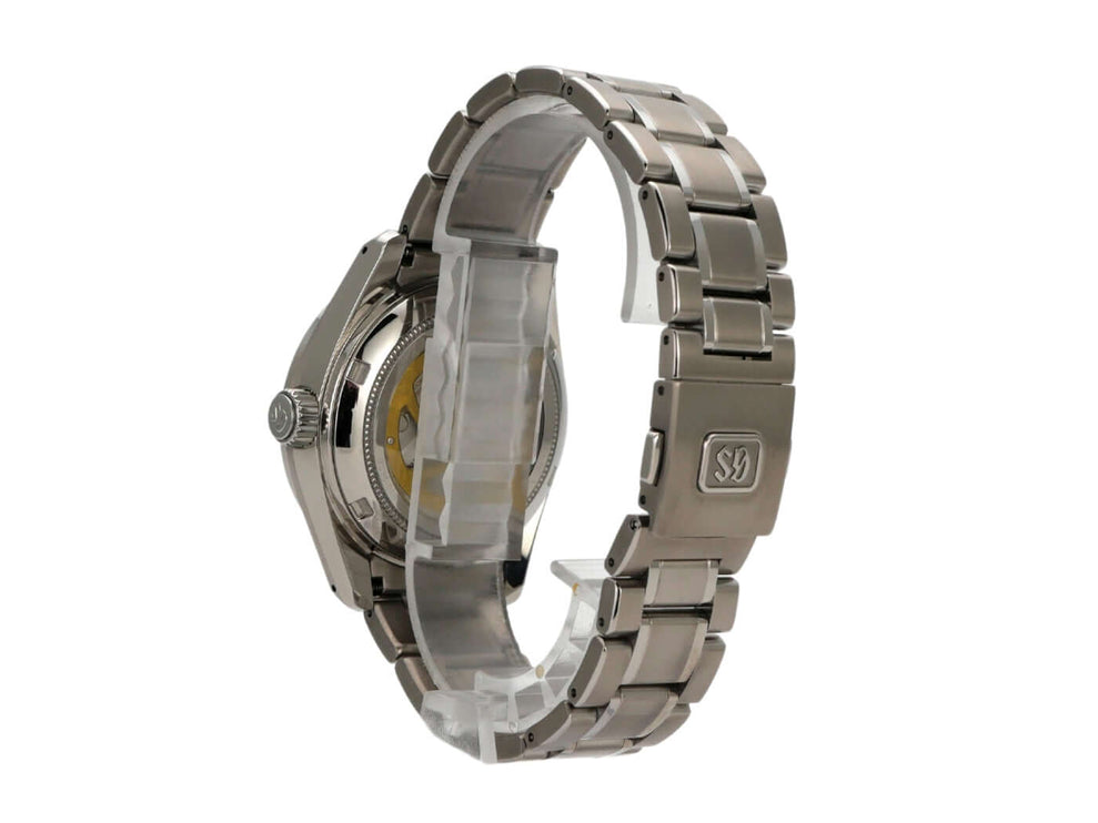 Seiteansicht des Grand Seiko 44GS 55th Anniversary GMT SBGJ255G mit Edelstahlband und transparenter Schutzfolie.