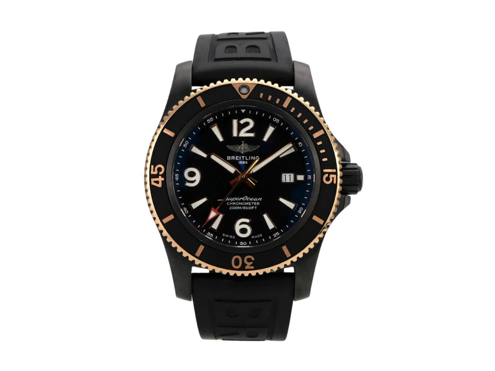 Breitling Superocean Automatic 46 aus schwarze Stahl mit 18 kt Rotgold Lünette und schwarzem Diver Pro III Kautschukband.
