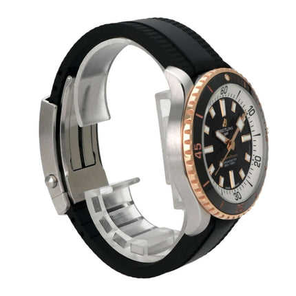 Breitling Superocean Automatic 42 U17375211B1S1 mit rotgoldener Lünette und schwarzem Kautschukband.