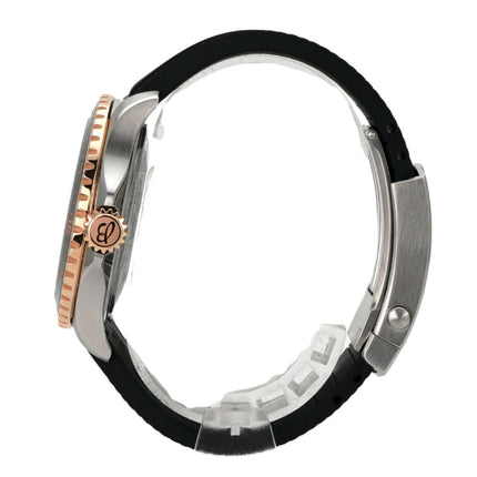 Breitling Superocean Automatic 42 U17375211B1S1 Armbanduhr seitliche Ansicht mit Edelstahl- und Roségold-Gehäuse.