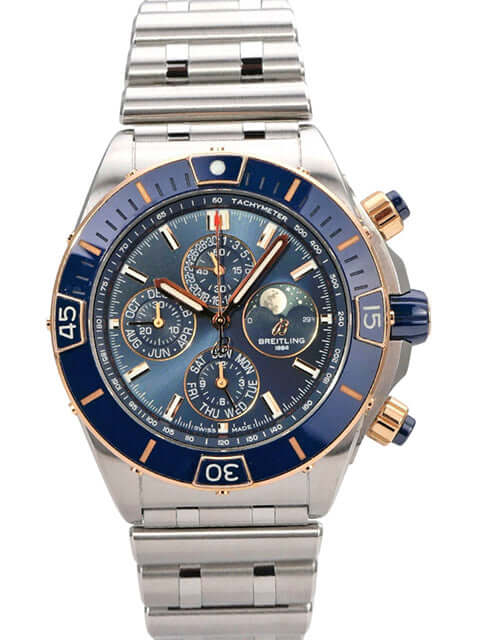 Breitling Super Chronomat 44 Four-Year Calendar U19320161C1U1 mit blauem Zifferblatt und Rotgold-Details.