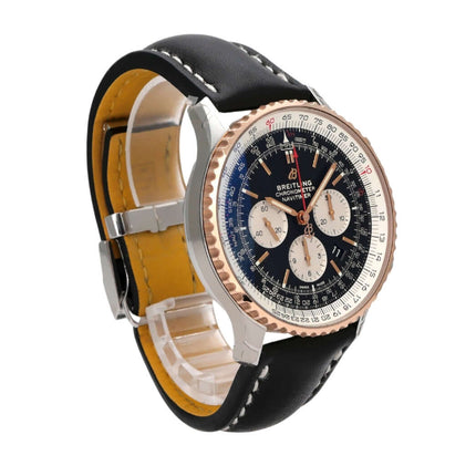 Breitling Navitimer 1 B01 Chronograph 46 UB0127211B1P2 mit schwarzem Krokolederband und Rotgold-Lünette.