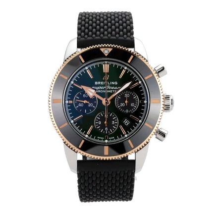 Breitling Superocean Heritage II B01 Chronograph 44 Limited mit grünem Zifferblatt und schwarzem Kautschukband.