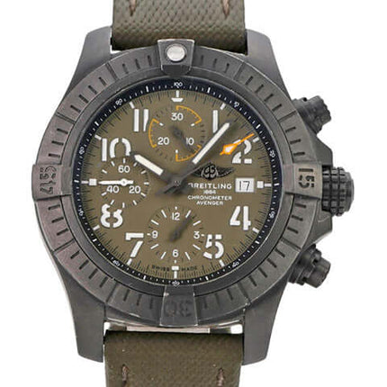 Breitling Avenger Chronograph 45 Night Mission V13317101L1X2 mit khakifarbenem Zifferblatt und Lederband.