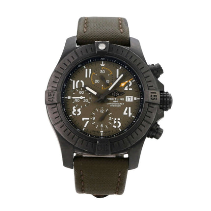 Breitling Avenger Chronograph 45 Night Mission V13317101L1X2 mit khakifarbenem Lederarmband und Leuchtziffern.