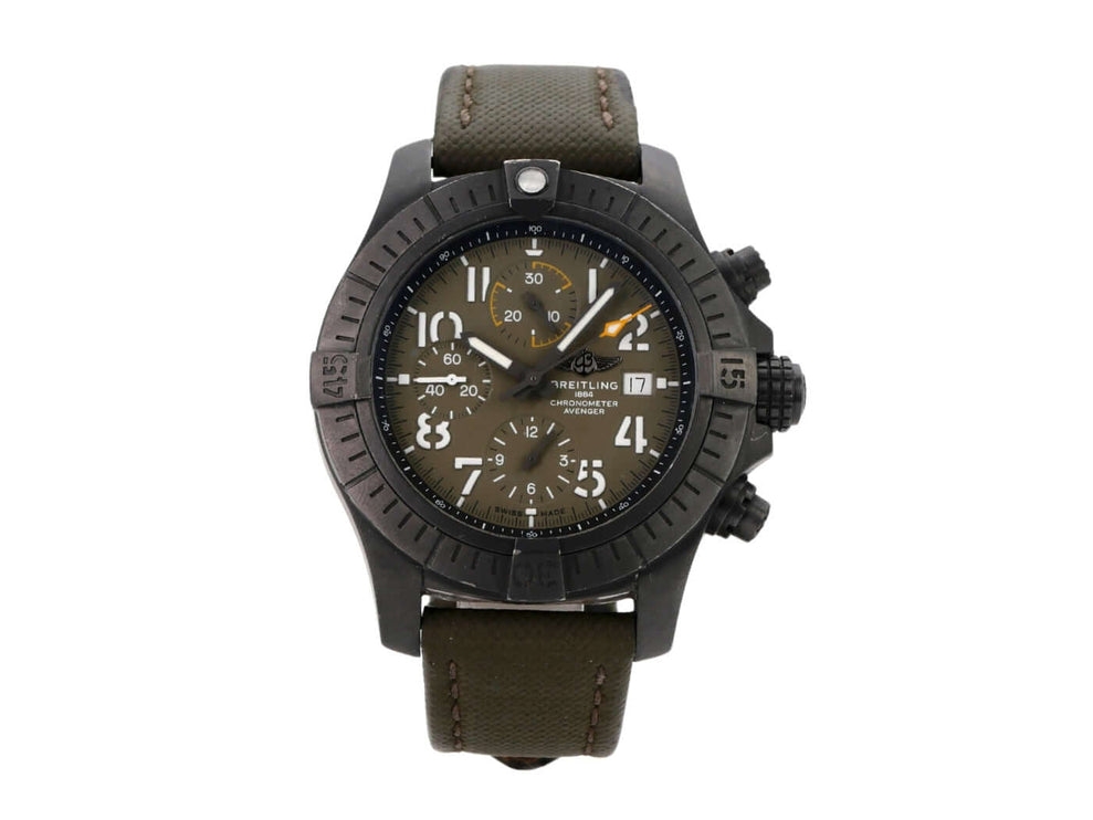 Breitling Avenger Chronograph 45 Night Mission V13317101L1X2 mit khakifarbenem Lederarmband und Leuchtziffern.