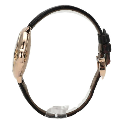 Cartier Ballon Bleu de Cartier W6920097 Rotgold Leder Uhr seitliche Ansicht mit braunem Lederarmband.