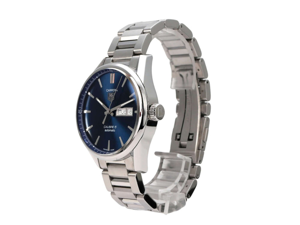 TAG Heuer Carrera WAR201E.BA0723 Automatik Day-Date Calibre 5 auf einem Edelstahlarmband mit blauem Zifferblatt.