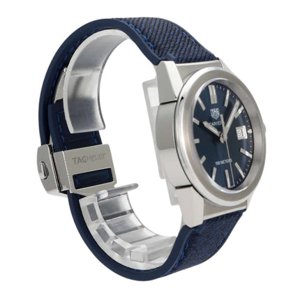 TAG Heuer Carrera WBG1310.FT6115 Uhr mit blauem Armband und Zifferblatt, Edelstahlgehäuse seitlich.