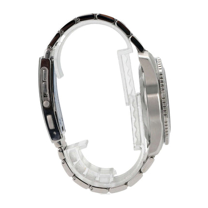 Seitenansicht der TAG Heuer Aquaracer Professional 300 Date WBP201C.BA0632 mit Edelstahlgehäuse und Band.