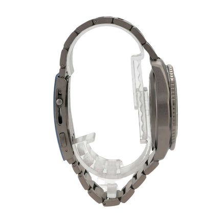 TAG Heuer Aquaracer Professional 300 Date WBP208B.BF0631, seitliche Ansicht des Titangehäuses und Armbands.