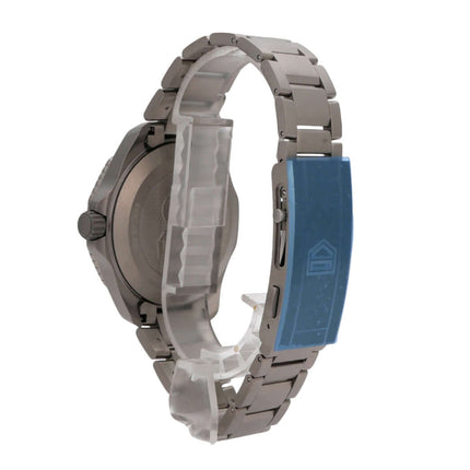 TAG Heuer Aquaracer Professional 300 Date WBP208B.BF0631 mit titanfarbenem Gehäuse und Faltschließe.