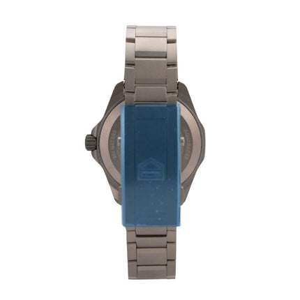 TAG Heuer Aquaracer Professional 300 Date WBP208B.BF0631 - Ansicht von hinten mit Titanband und blauer Schutzabdeckung.