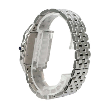 Seitenansicht der Cartier Panthere de Cartier WSPN0016 mit Edelstahlarmband und polierter Oberfläche.