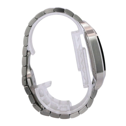 Seitenansicht der Cartier Santos de Cartier WSSA0018 Uhr mit Edelstahlarmband und Doppelfaltschließe.