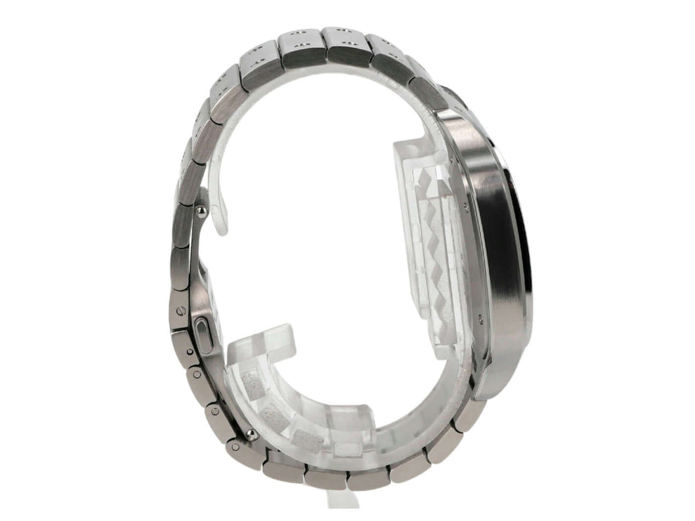 Seitenansicht der Cartier Santos de Cartier WSSA0018 mit polierter Edelstahl-Lünette und satiniertem Armband.