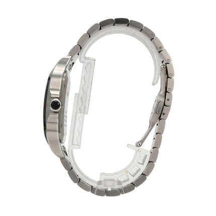 Seitenansicht der Cartier Santos de Cartier WSSA0037 Edelstahl-Armbanduhr mit robustem Band.