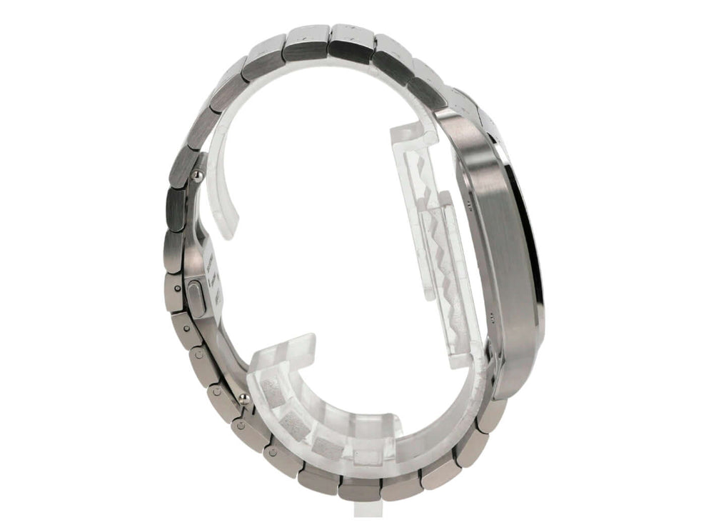 Seitenansicht des Cartier Santos de Cartier großes Modell WSSA0062 mit Edelstahlarmband und satiniertem Gehäuse.