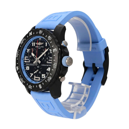 Breitling Endurance Pro X82310281B1S1 mit blauem Kautschukband und schwarzem Zifferblatt, wasserdichte Sportuhr.