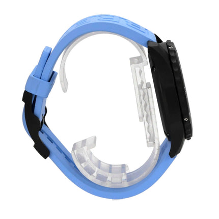 Breitling Endurance Pro X82310281B1S1 Uhr mit blauem Kautschukband und schwarzem Gehäuse von der Seite