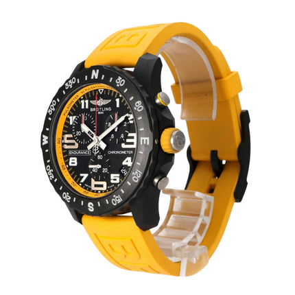 Breitling Endurance Pro X82310A41B1S1 mit gelbem Kautschukband und schwarzem Zifferblatt