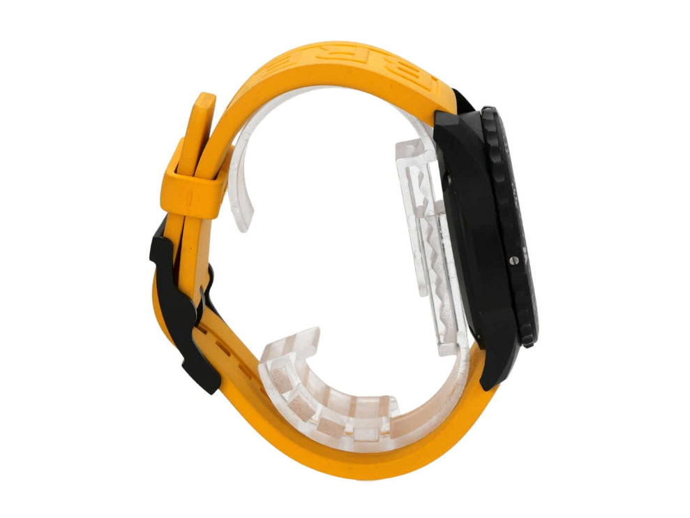 Seitenansicht der Breitling Endurance Pro X82310A41B1S1 mit gelbem Kautschukband und schwarzem Gehäuse.