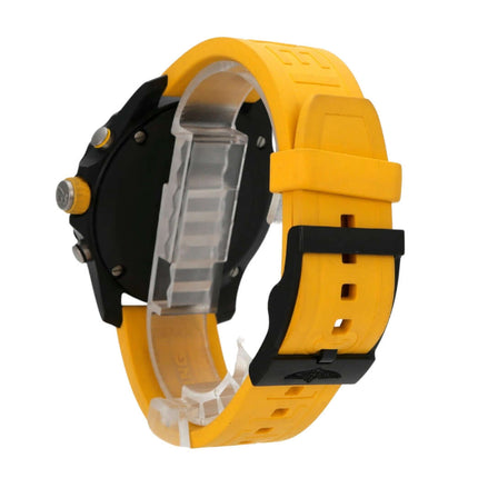 Breitling Endurance Pro X82310A41B1S1 mit gelbem Kautschukband und schwarzem Gehäuse, seitliche Ansicht.