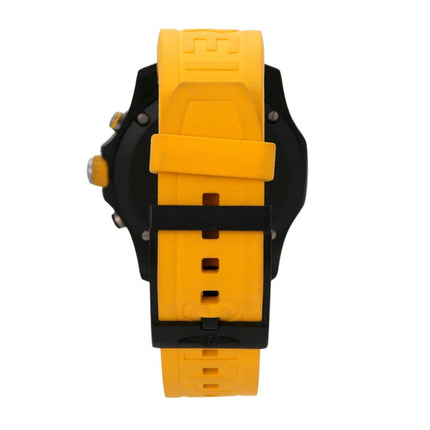 Breitling Endurance Pro X82310A41B1S1 mit gelbem Kautschukband von hinten