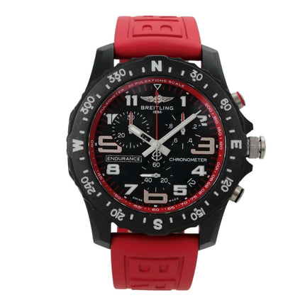Breitling Endurance Pro X82310D91B1S1 Uhr mit rotem Kautschukband und schwarzem Zifferblatt, Chronograph und wasserdicht.