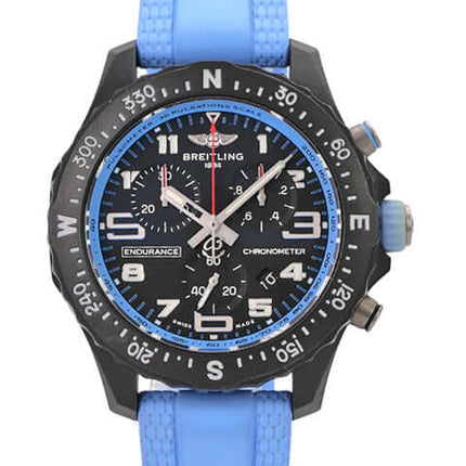 Breitling Endurance Pro 38 X83310281B1S1 mit blauem Kautschukband und schwarzem Zifferblatt, Chronometer und Datumsanzeige.