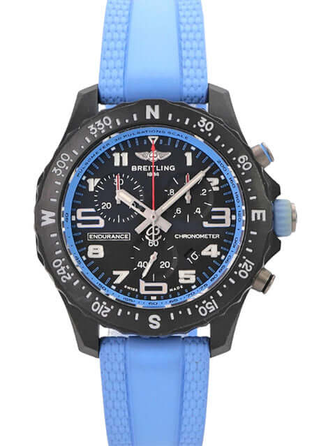 Breitling Endurance Pro 38 X83310281B1S1 mit blauem Kautschukband und schwarzem Zifferblatt, Chronometer und Datumsanzeige.