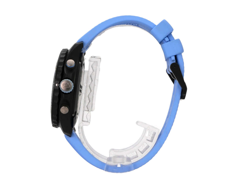 Breitling Endurance Pro 38 X83310281B1S1 Uhr mit blauem Kautschukband und schwarzem Gehäuseprofil.