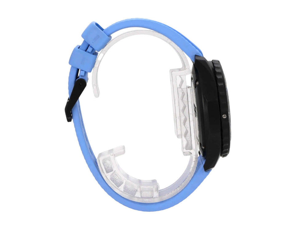 Seitenansicht des Breitling Endurance Pro 38 X83310281B1S1 mit blauem Kautschukband und schwarzem Gehäuse.