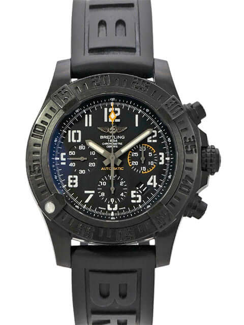 Breitling Avenger Hurricane 45, schwarze Uhr mit Kautschukband und Chronograph, 45 mm Gehäuse, 2017 Modell.